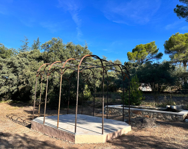 Pergola gloriette en fer forgé