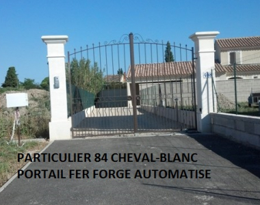 Installation portail fer forgé automatisé Cheval-Blanc 84