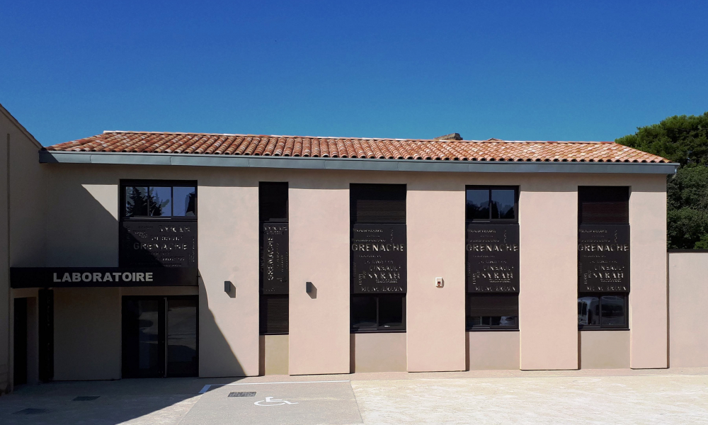 LETTRAGE FÉDÉRATION DES VIGNERONS CHATEAUNEUF DU PAPE