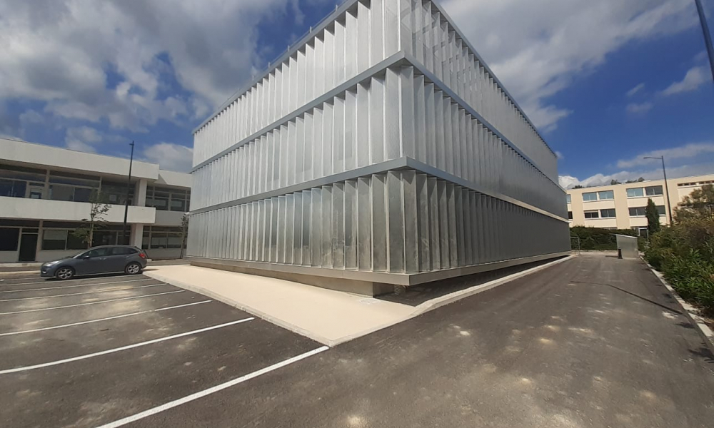 HABILLAGE FACADE BATIMENT (RESILLE) EN TOLE ALUMINIUM PERFOREE