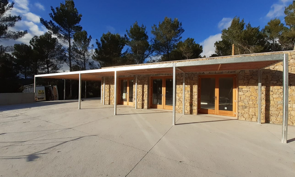 Création d'un plateau sportif et d'un tennis couvert a Saint marc de Jaumegarde ( 13 ) livré en 2020 - Travaux de serrurerie