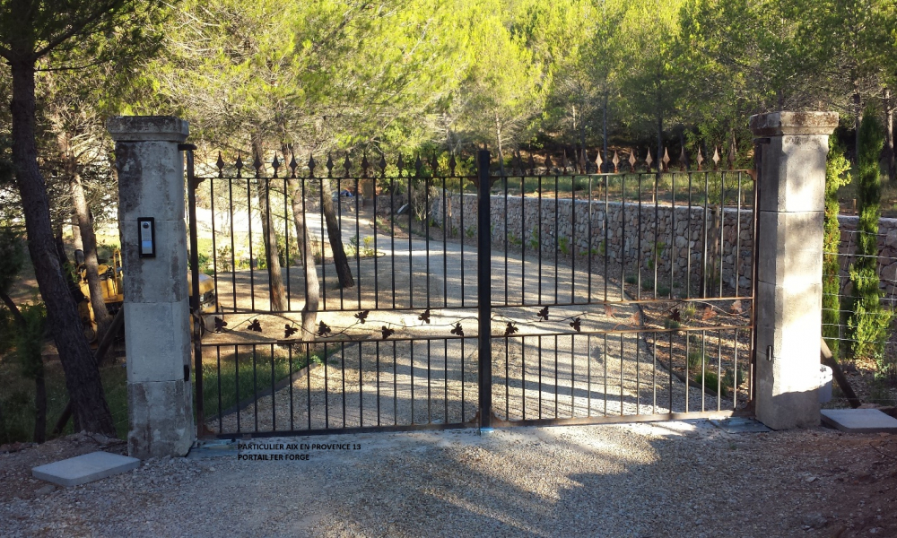 Installation portail fer forgé Aix en Provence 13